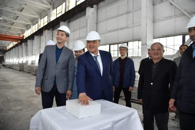 ТҮРКІСТАН: КЕНТАУҒА ГАЗ БЕРІЛІП, ТЕМІРБЕТОН ЗАУЫТЫ АШЫЛДЫ