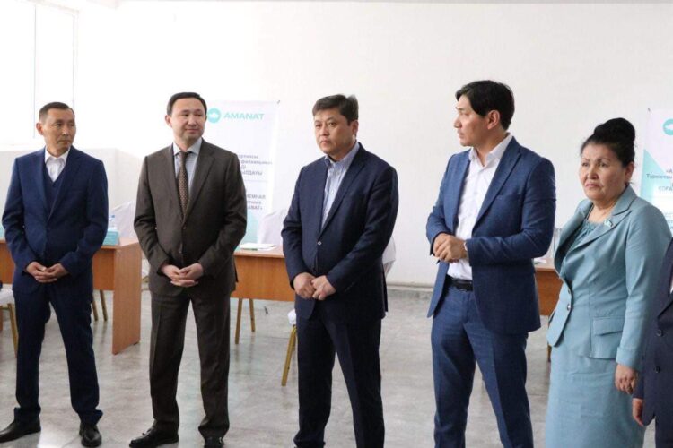 AMANAT: АУЫЛ ТҰРҒЫНДАРЫ МӘСЕЛЕНІҢ ШЕШІМІН КҮТЕДІ