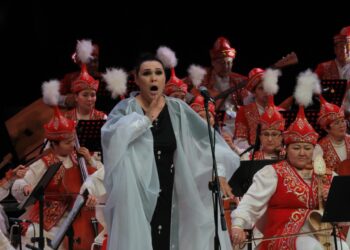 ҚҰРМАНҒАЗЫ ОРКЕСТРІ ТҮРКІСТАН ЖҰРТШЫЛЫҒЫН ӨНЕРІМЕН ТӘНТІ ЕТТІ