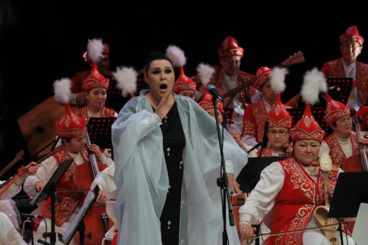 ҚҰРМАНҒАЗЫ ОРКЕСТРІ ТҮРКІСТАН ЖҰРТШЫЛЫҒЫН ӨНЕРІМЕН ТӘНТІ ЕТТІ