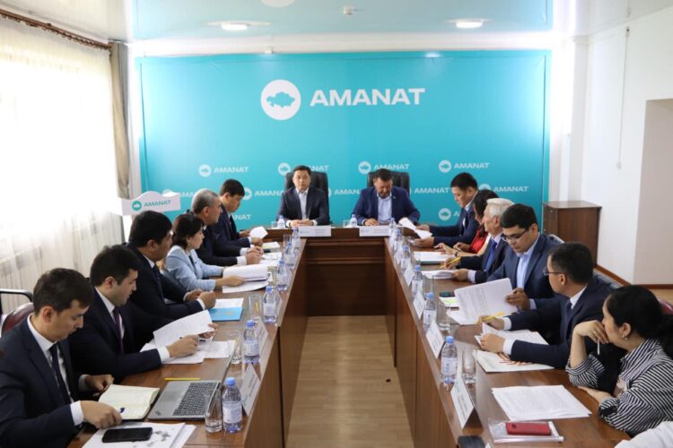 «AMANAT»:  АГРОҚҰРЫЛЫМДЫ ДАМЫТУДАҒЫ КЕДЕРГІЛЕР ТАЛҚЫЛАНДЫ