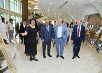 «ЖАҢА ҒАСЫР» ТЕАТРЫ ТҮРКІСТАН ТӨРІНДЕ КӨРЕРМЕНГЕ ШАБЫТ СЫЙЛАДЫ