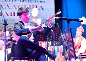Ordabasy: Құрманғазы атындағы Қазақ ұлттық халық аспаптары оркестрі аудан тұрғындарына рухани кеш сыйлады