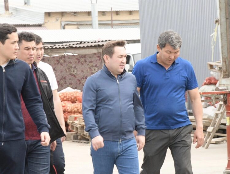 ҚАЛА ӘКІМІ КӨТЕРМЕ БАЗАРЛАРДЫ АРАЛАДЫ