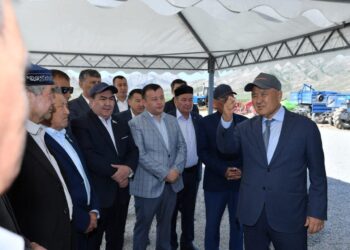 ӨМІРЗАҚ ШӨКЕЕВ:  «СОЗАҚТА ГАЗ БЕН ЖОЛ МӘСЕЛЕСІ ШЕШІЛЕДІ»