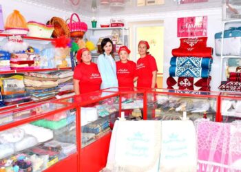 ТҮРКІСТАН: ОРДАБАСЫ ТҰРҒЫНЫ ҚАЙТАРЫМСЫЗ ГРАНТ АЛЫП, ТІГІН ШЕБЕРХАНАСЫН АШТЫ