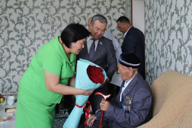 ТҮРКІСТАН: АРЫСТА МАЙДАНГЕРЛЕРГЕ ҚҰРМЕТ КӨРСЕТІЛДІ