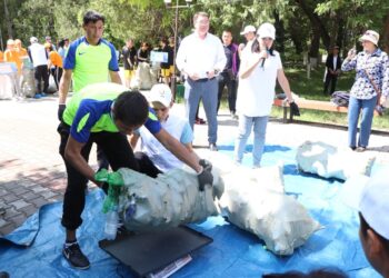 ТҮРКІСТАН:  КЕНТАУДА КӨШЕ ТАЗАЛАУДАН ЖАРЫС ҰЙЫМДАСТЫРЫЛДЫ