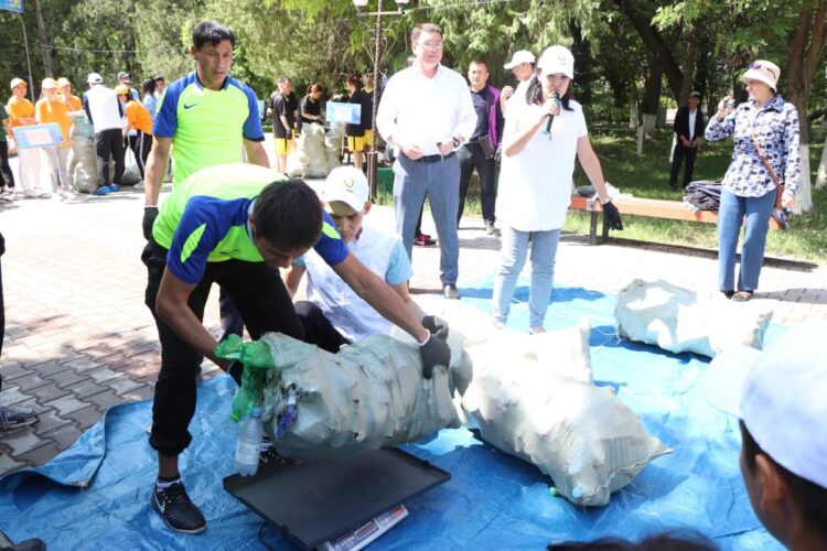 ТҮРКІСТАН:  КЕНТАУДА КӨШЕ ТАЗАЛАУДАН ЖАРЫС ҰЙЫМДАСТЫРЫЛДЫ