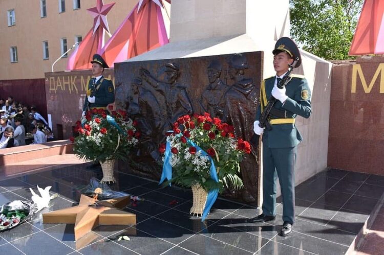 ТҮРКІСТАН ОБЛЫСЫНДА СОҒЫСТЫҢ 22 АРДАГЕРІНЕ БІР МИЛЛИОН ТЕҢГЕДЕН БЕРІЛДІ