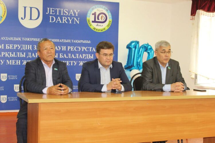 МӘЖІЛІС ДЕПУТАТТАРЫ ТҮРКІСТАН ӨҢІРІНДЕ РЕФЕРЕНДУМ БОЙЫНША НАСИХАТ ЖҰМЫСТАРЫН ЖҮРГІЗІП ЖАТЫР