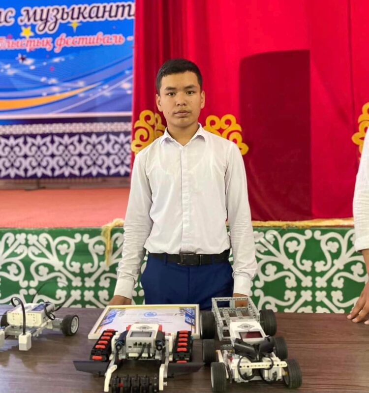 Ordabasy: Жастар құс шаруашылығындағы инкубатор жобасын жасады