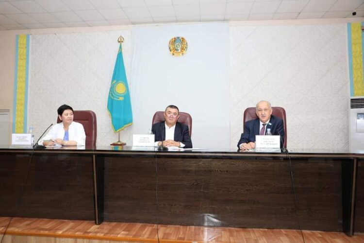 ТҮРКІСТАН: МӘЖІЛІС ДЕПУТАТЫ КОНСТИТУЦИЯЛЫҚ ӨЗГЕРІСТЕРДІ САРЫАҒАШТЫҚТАРМЕН ТАЛҚЫЛАДЫ