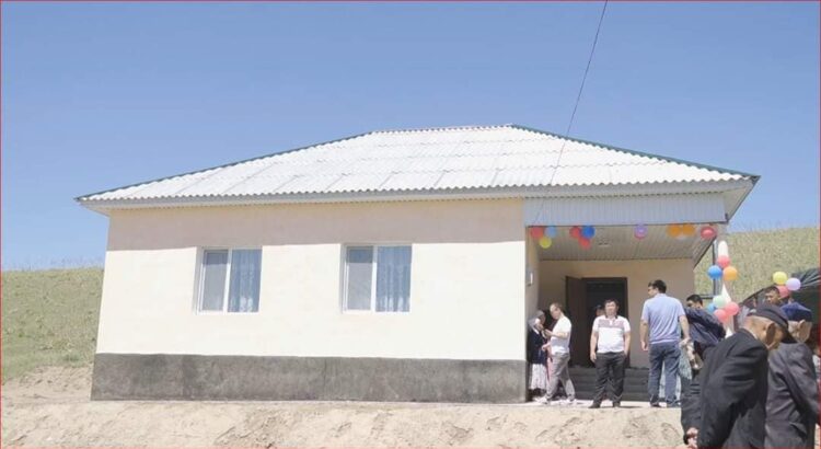 ТҮРКІСТАН: ҚАЗЫҒҰРТТЫҚ ТҮЛЕКТЕР БІР ОТБАСЫҒА АСАРЛАТЫП БАСПАНА САЛЫП БЕРДІ