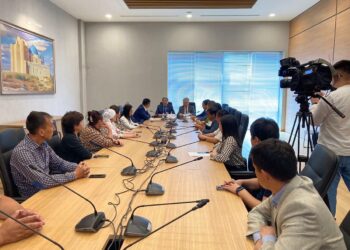 ТҮРКІСТАН: РЕФЕРЕНДУМДЫ ҚОҒАМДЫҚ ҚОЛДАУ ЖӨНІНДЕГІ РЕСПУБЛИКАЛЫҚ ШТАБ ОБЛЫС КӘСІПКЕРЛЕРІМЕН КЕЗДЕСТІ