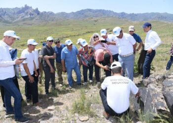 ТҮРКІСТАН: ҚР РӘМІЗДЕРІНІҢ 30 ЖЫЛДЫҒЫ ТАҢБАЛЫ ТАС МАҢЫНДА ЕРЕКШЕ АТАЛЫП ӨТТІ