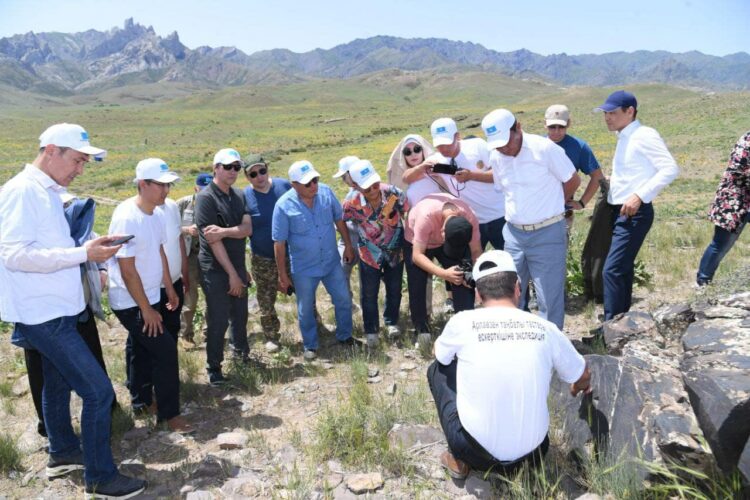 ТҮРКІСТАН: ҚР РӘМІЗДЕРІНІҢ 30 ЖЫЛДЫҒЫ ТАҢБАЛЫ ТАС МАҢЫНДА ЕРЕКШЕ АТАЛЫП ӨТТІ