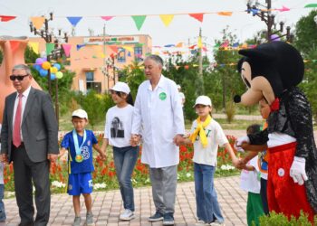 Ordabasy: Балаларға көтеріңкі көңіл-күй сыйлады