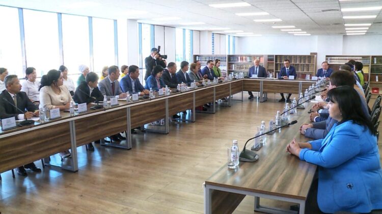 РЕФЕРЕНДУМ: МӘУЛЕН ӘШІМБАЕВ ТҮРКІСТАНДА ЗИЯЛЫ ҚАУЫММЕН КЕЗДЕСУ ӨТКІЗДІ