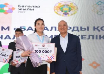 ТҮРКІСТАНДА БІР МЕЗГІЛДЕ 1500 ОҚУШЫ КҮЙ ТАРТТЫ