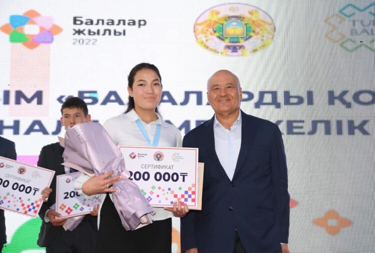 ТҮРКІСТАНДА БІР МЕЗГІЛДЕ 1500 ОҚУШЫ КҮЙ ТАРТТЫ