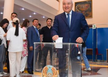 ТҮРКІСТАН ӨҢІРІНІҢ ТҰРҒЫНДАРЫ РЕФЕРЕНДУМҒА БЕЛСЕНДІ ҚАТЫСЫП ЖАТЫР