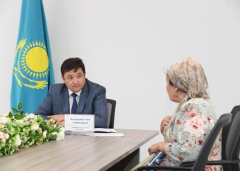 ТҮРКІСТАН: ОБЛЫС ӘКІМІНІҢ ОРЫНБАСАРЫ ТҰРҒЫНДАРДЫ ҚАБЫЛДАДЫ