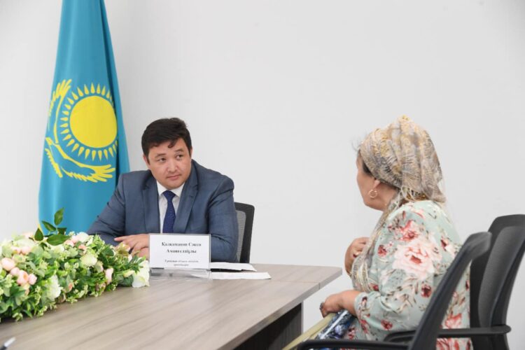 ТҮРКІСТАН: ОБЛЫС ӘКІМІНІҢ ОРЫНБАСАРЫ ТҰРҒЫНДАРДЫ ҚАБЫЛДАДЫ