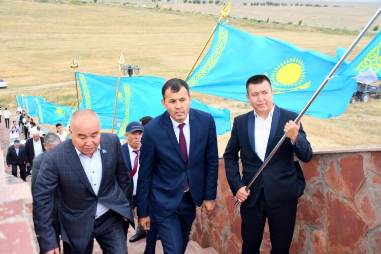 Ordabasy: Көк туды желбіреткен автошеру өтті