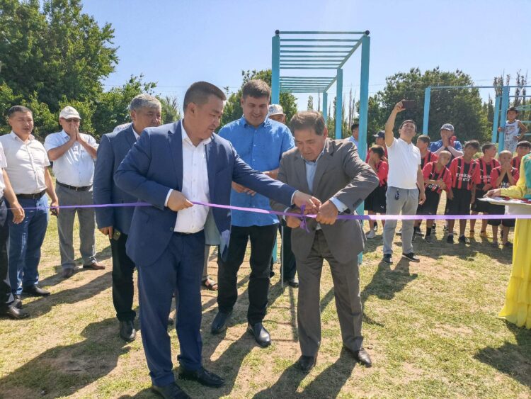 ТҮРКІСТАН:  ТҮЛКІБАСТА ДЕМЕУШІЛЕР ЕСЕБІНЕН КІШІ ФУТБОЛ АЛАҢШАСЫ АШЫЛДЫ