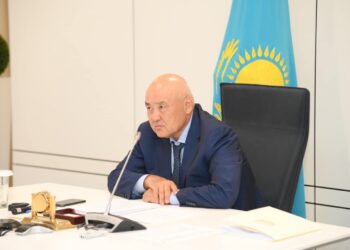 Ө.ШӨКЕЕВ: «ЖАҚЫН ЕЛДІ МЕКЕНДЕРДЕ ОҚУШЫЛАРДЫ АВТОБУСПЕН ТАСЫМАЛДАУҒА БАСЫМДЫҚ БЕРУ КЕРЕК»