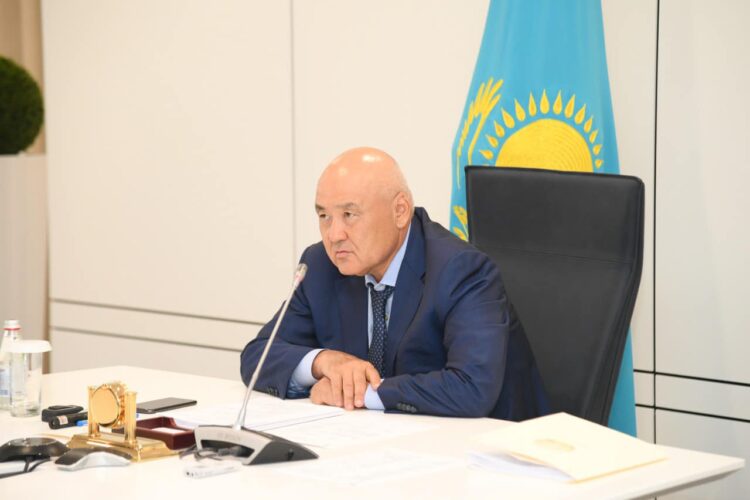 Ө.ШӨКЕЕВ: «ЖАҚЫН ЕЛДІ МЕКЕНДЕРДЕ ОҚУШЫЛАРДЫ АВТОБУСПЕН ТАСЫМАЛДАУҒА БАСЫМДЫҚ БЕРУ КЕРЕК»