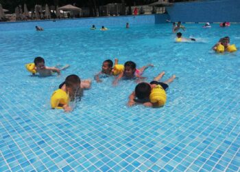 ТҮРКІСТАНДЫҚ МЕМЛЕКЕТТІК ҚЫЗМЕТКЕРЛЕР БАЛАЛАРҒА МЕРЕКЕЛІК КӨҢІЛ-КҮЙ СЫЙЛАДЫ