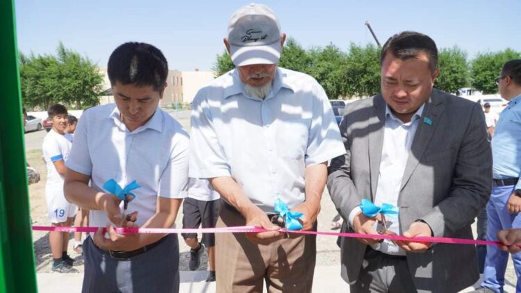 ТҮРКІСТАН: БӘЙДІБЕКТЕ ДЕМЕУШІЛЕР ЕСЕБІНЕН КІШІ ФУТБОЛ АЛАҢШАСЫ АШЫЛДЫ