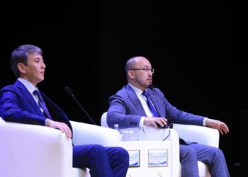 ТҮРКІСТАН: ДӘУРЕН АБАЕВ СПОРТ ТӨРЕШІЛЕРІНІҢ ЕҢБЕКАҚЫСЫН КӨТЕРУ ТУРАЛЫ АЙТТЫ