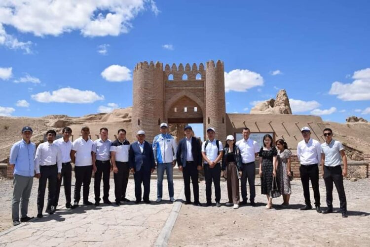 ТҮРКІСТАН: ЭТНОС ЖАСТАРЫ «ҚАЗАҚТАНУ» ЖОБАСЫ АЯСЫНДА ТАРИХИ ОРЫНДАРДЫ АРАЛАДЫ