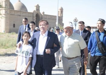 ТҮРКІСТАН:  ОТЫРАРДА МҰХТАР ШАХАНОВТЫҢ 80 ЖАС МЕРЕЙТОЙЫ АТАЛЫП ӨТТІ