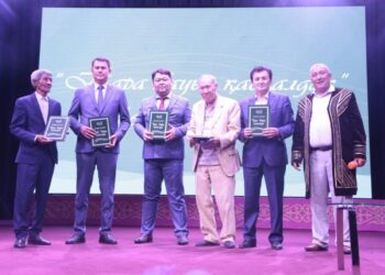 ЖАҢА КІТАПТЫҢ ТҰСАУЫ КЕСІЛДІ