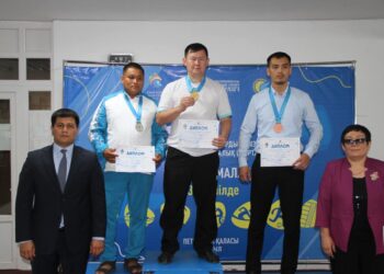 ТҮРКІСТАН ӨҢІРІНІҢ МЕМЛЕКЕТТІК ҚЫЗМЕТШІЛЕРІ ТОҒЫЗҚҰМАЛАҚТАН КҮМІС ЖҮЛДЕГЕ ҚОЛ ЖЕТКІЗДІ