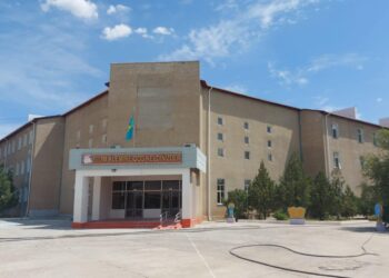 ТҮРКІСТАНДА 2 МЕКТЕП КҮРДЕЛІ ЖӨНДЕУДЕН ӨТКІЗІЛІП ЖАТЫР