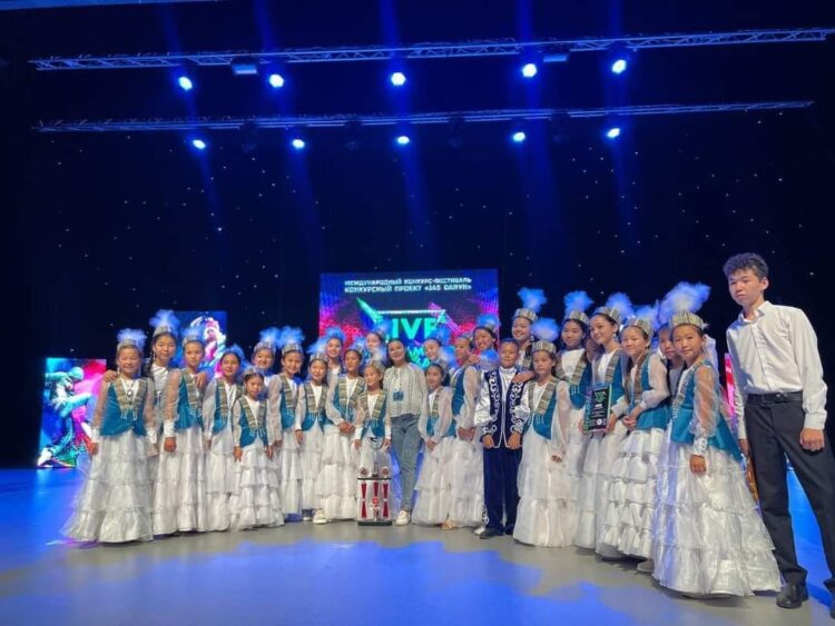 Ordabasy: «НАЗ ҚОҢЫР» ДОМБЫРАШЫЛАР АНСАМБЛІ «ЖАС ДАРЫН» ХАЛЫҚАРАЛЫҚ БАЛАЛАР БАЙҚАУЫНДА ГРАН-ПРИДІ ЖЕҢІП АЛДЫ
