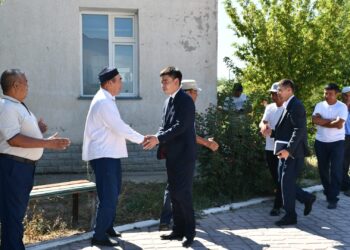 Ордабасы ауданының әкімі Бірлік ауылының тұрғындарымен кездесті