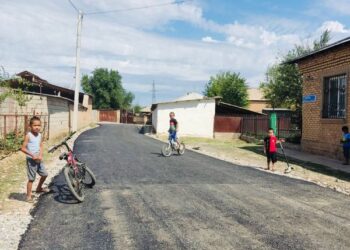 МҰРАТБАЕВ КӨШЕСІНДЕ ОРТАША ЖӨНДЕУ ЖҰМЫСТАРЫ ЖҮРГІЗІЛУДЕ