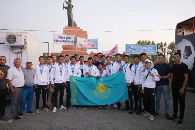 ТҮРКІСТАН ОБЛЫСЫНЫҢ  ЖАСӨСПІРІМДЕРІ КӨКПАР МЕН АУДАРЫСПАҚТАН  ҚАЗАҚСТАН ЧЕМПИОНЫ АТАНДЫ