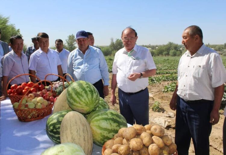 ТҮРКІСТАН: ҚР ПАРЛАМЕНТІНІҢ СЕНАТ ДЕПУТАТТАРЫ ШАРУАЛАРМЕН КЕЗДЕСТІ