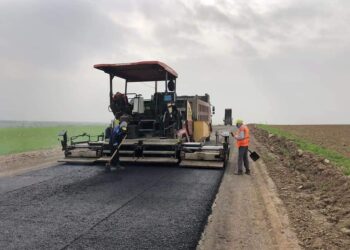 ТҮРКІСТАН: САЙРАМДА ҮШ ЖОЛДА БАСТАЛҒАН КҮРДЕЛІ ЖӨНДЕУ ЖҰМЫСТАРЫ ҚАРҚЫН АЛУДА