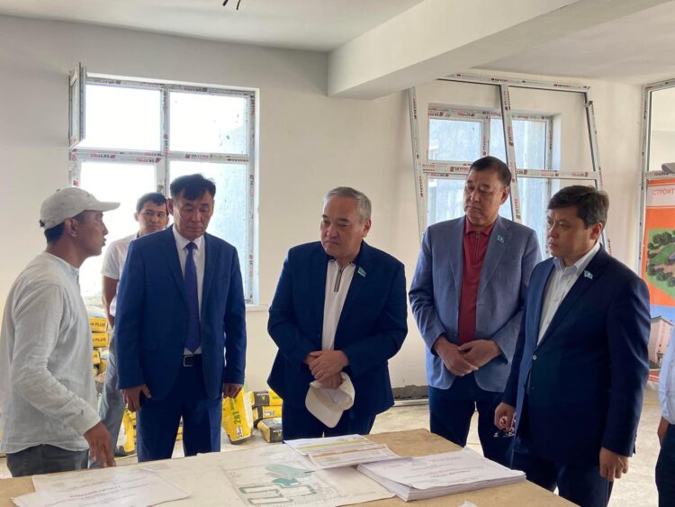 ТҮРКІСТАН: САУРАНДА ЖАҢА МЕКТЕПТІҢ ҚҰРЫЛЫСЫ АЯҚТАЛУҒА ЖАҚЫН