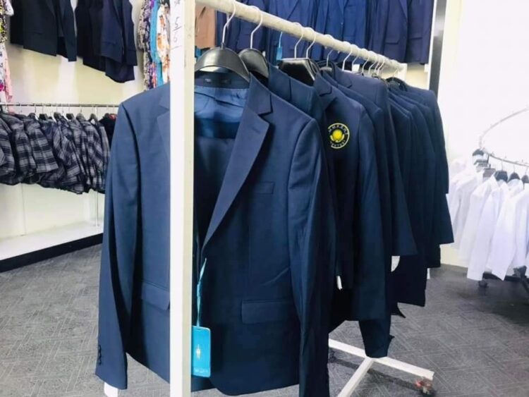 ТҮРКІСТАН: «АЛТЫН АДАМ» ТІГІН ФАБРИКАСЫ БІРЫҢҒАЙ МЕКТЕП ФОРМАСЫН ШЫҒАРЫП ЖАТЫР