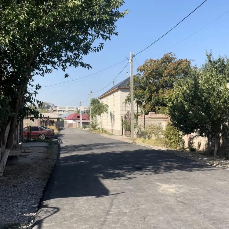 АҚЖАЙЫҚТАҒЫ ІШКІ ОРАМ КӨШЕЛЕР АСФАЛЬТТАЛУДА