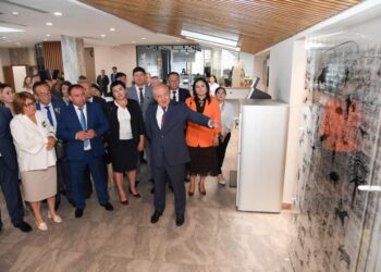 ӨМІРЗАҚ ШӨКЕЕВ ҰСТАЗДАРҒА ЖАҢАРҒАН ТҮРКІСТАНДЫ КӨРСЕТІП, ЖОБАЛАРДЫ ТАНЫСТЫРДЫ